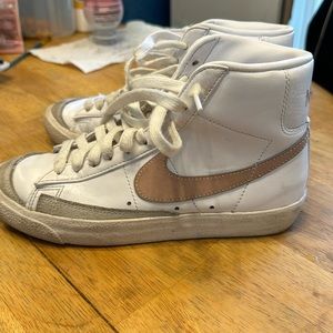 nike blazers! size 6 in woman’s